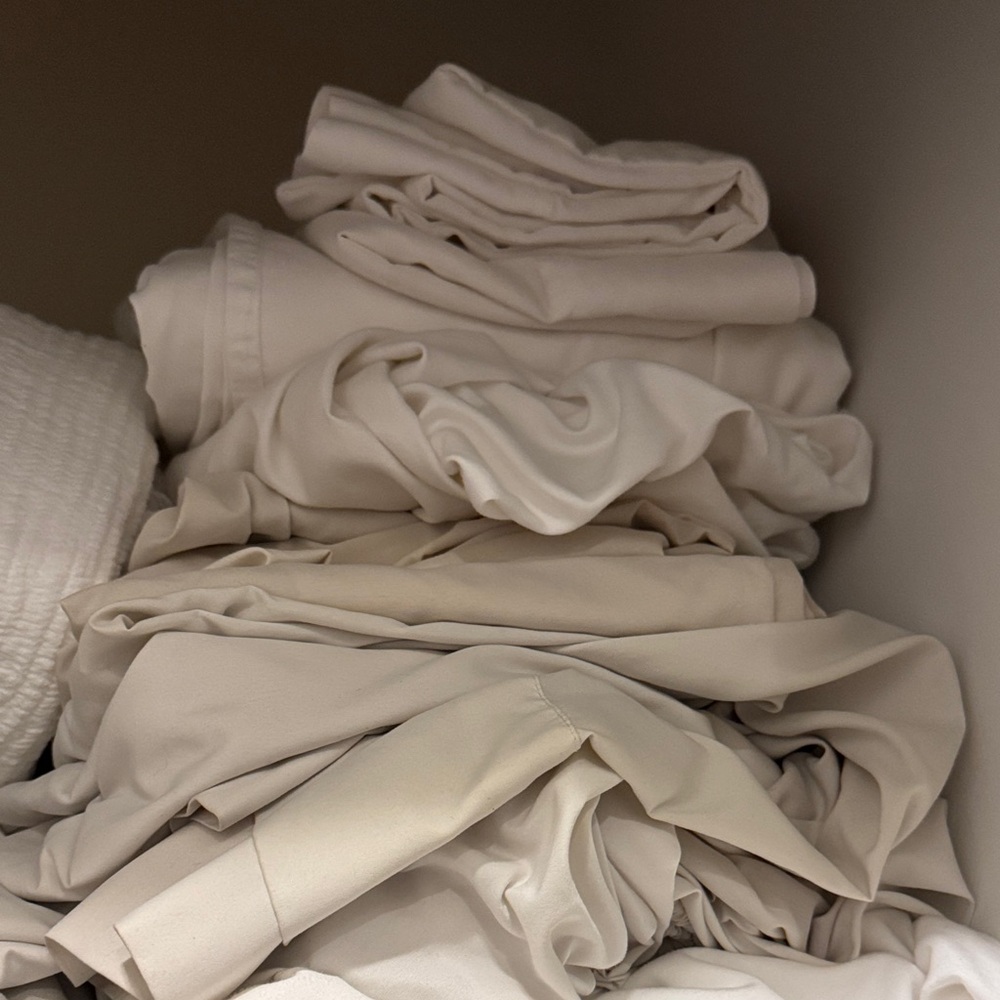 Luxurious Cream Bedding Set
